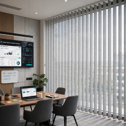 Store californien screen non feu M1 - lames ouvertes - tissu micro-perforé transparent - bureau